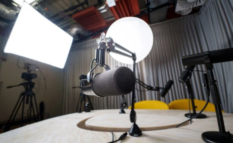 2 Choose a Microphone That Suits the Shot
