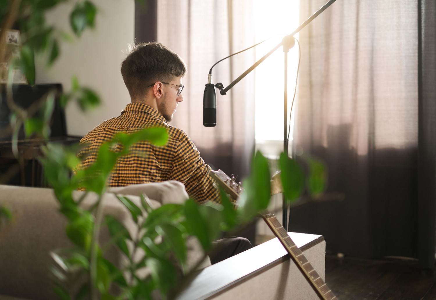 How Do You Create a Backlit Glow Around Leaves